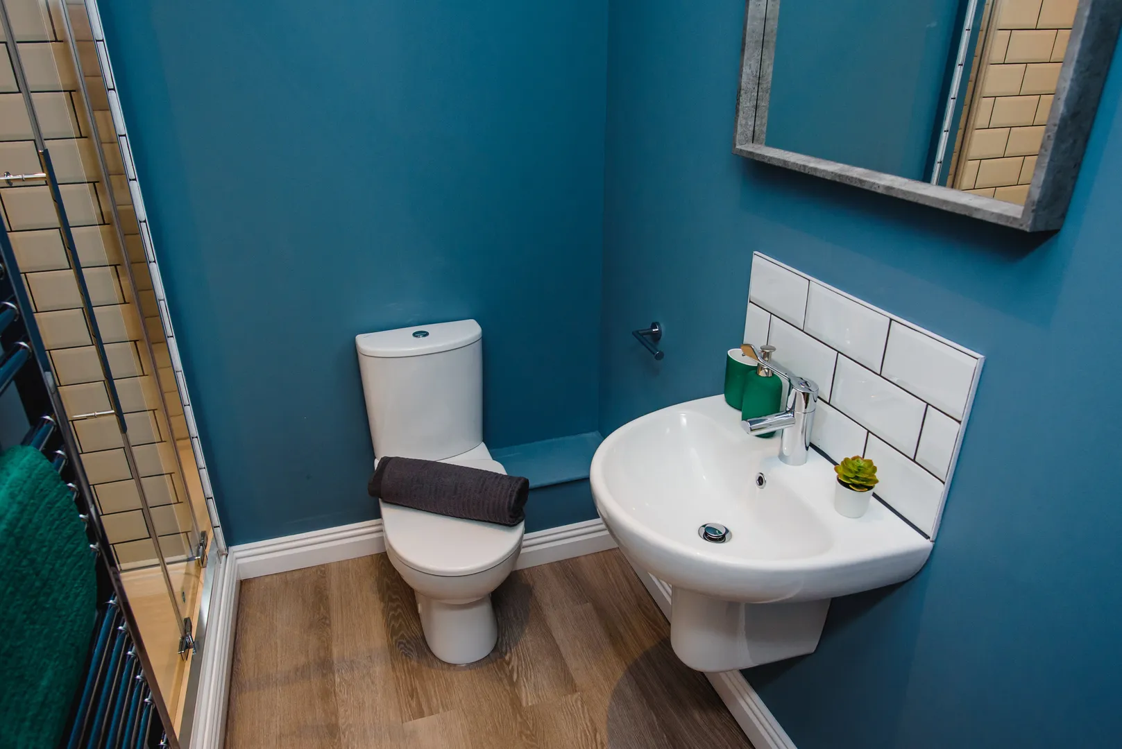 Flat D, 25 Lister Gate - Luxury 3 Bed City Centre Apartment - Image 12